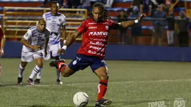 Delantero de Santos está a las puertas de anotar su gol 21 contra los morados 