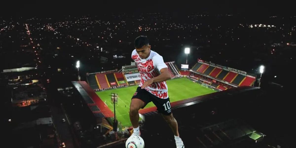 Aarón Suárez abrió el marcador ante Liberia al cierre del primer tiempo.