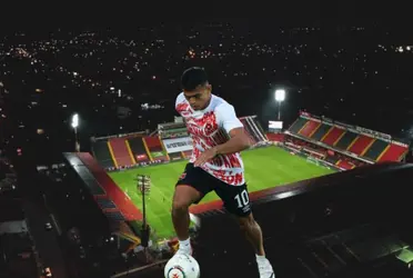 Aarón Suárez abrió el marcador ante Liberia al cierre del primer tiempo.