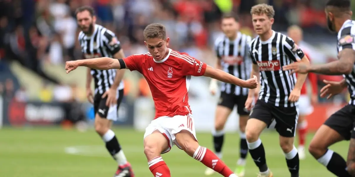 Aguilera vive su primera temporada en el Nottingham Forest.