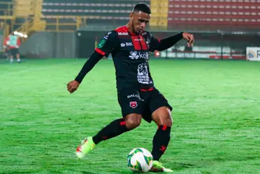 Álex López no tiene la seguridad de seguir en Alajuelense o partir a otro equipo.