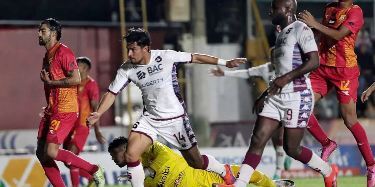 Ambos equipos se enfrentan la tarde de este domingo en el estadio Ricardo Saprissa