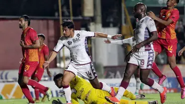 Ambos equipos se enfrentan la tarde de este domingo en el estadio Ricardo Saprissa