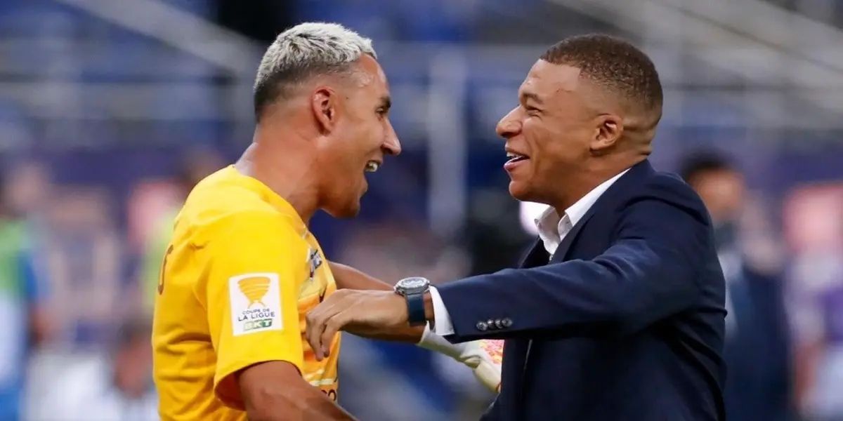 Arquero le dio una ayudita a Kylian Mbappé, con quien tiene una buena relación