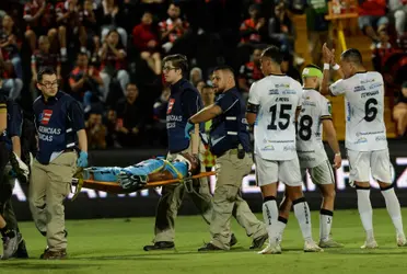 Arquero salió lesionando tras fuerte golpe en el partido ante Alajuelense