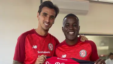 Asistente del club indicó que no es fácil para el jugador pasar de entrenar en las canchas y jugar en estadios mundiales, a llegar al país