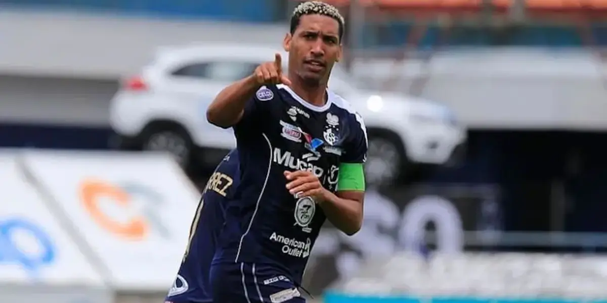 Atacante cubano fue acusado de tener un comportamiento inadecuado en el club brumoso