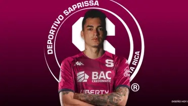 Carlos Barahona vestido con la camisa de Saprissa. Foto: Hoy en el deporte.