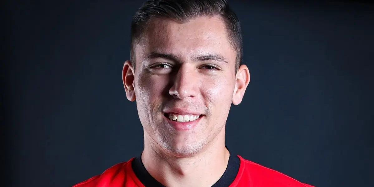 Carlos Mora tuvo el 1-0 en sus pies durante el primer tiempo.