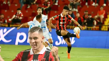 Carlos Mora y Fernando Lesme celebrando ante Grecia. Foto: La Teja.