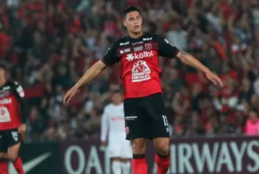 Cayeron ante el eterno rival y uno de los que salió a hablar dio la cara ante la afición