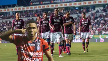 César Yanis de san carlos, al lado de los jugadores de Saprissa. Foto: Saprissa.