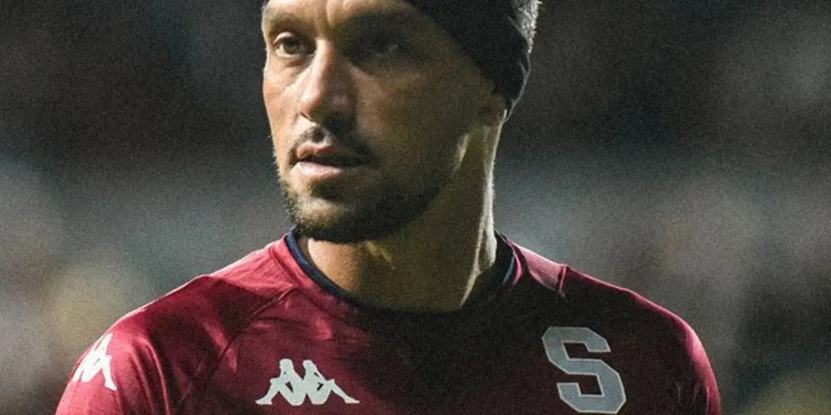 Christian Bolaños es un futbolista destacado del Saprissa y de Costa Rica. Si se va del club, habrá un vacío importante para el equipo y los aficionados.