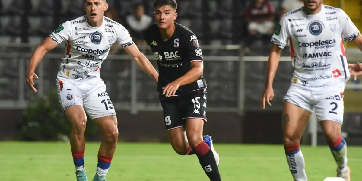Compañeros lo respaldan y aseguran que será un gran central para Saprissa y La Sele