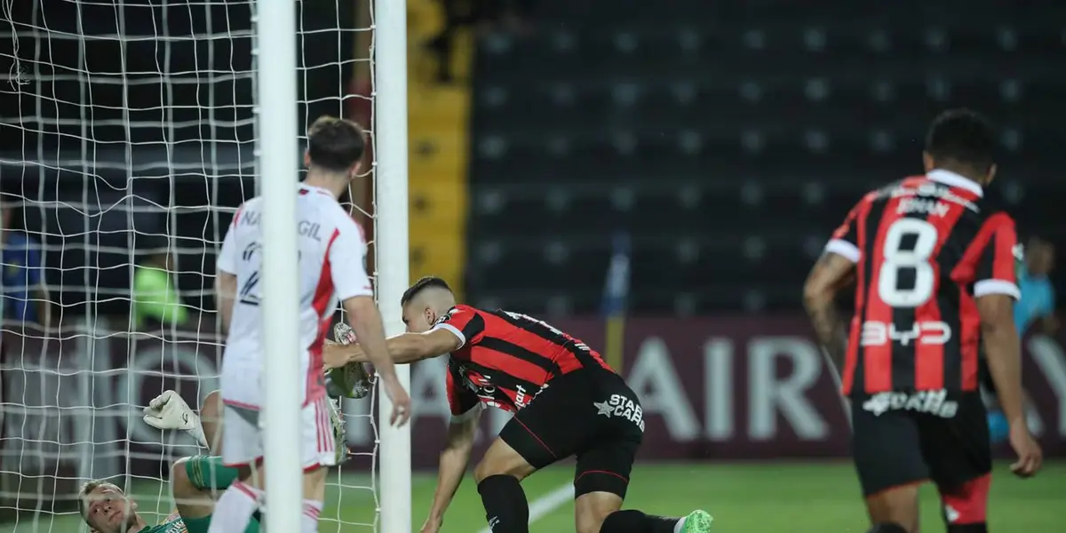 Debut de Alexandre Guimaraes en La Catedral tuvo un importante cambio