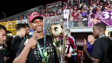 Defensor morado le dijo a su compatriota que en Saprissa, para destacar, debe ‘darle duro’