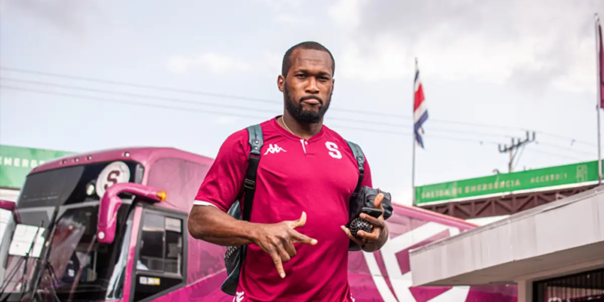 Defensor morado seguirá fuera de las canchas por lesión