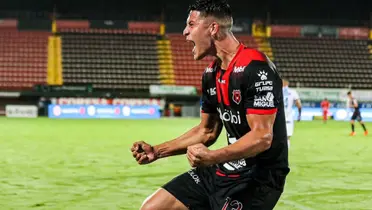 Defensor, quien es uno d elos capitanes del club, reconoce que están en deuda con la afición