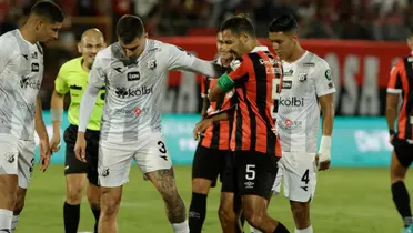 Defensor salió silbado del La Catedral, pero con los tres puntos