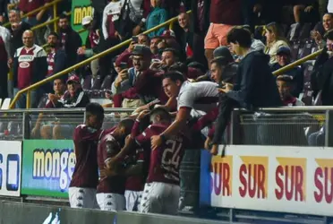 Deportivo Saprissa respondio a la invitación de una pareja de prometidos.