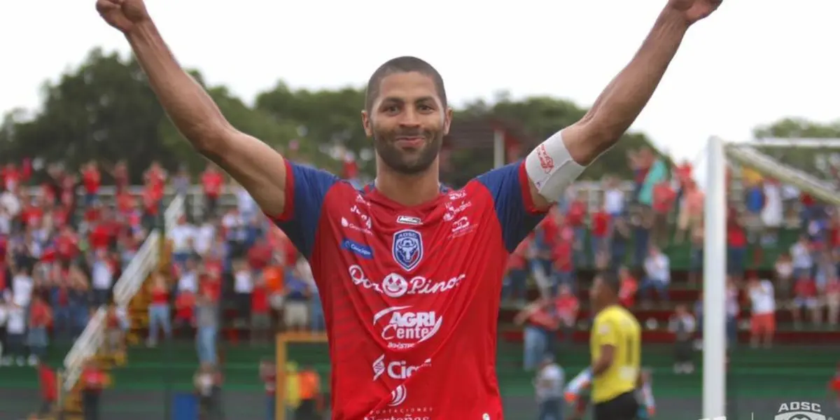 El artillero de 41 años de edad sale del retiro para volver a San Carlos.