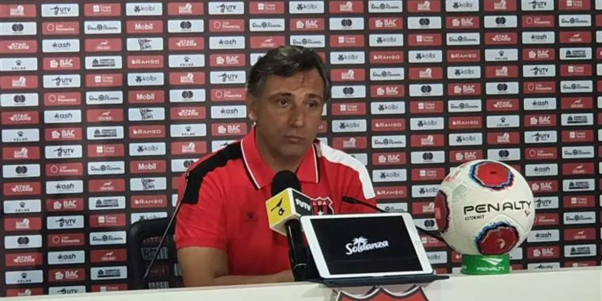 El asistente técnico de Alajuelense compareció ante los medios ante la baja de Andrés Carevic