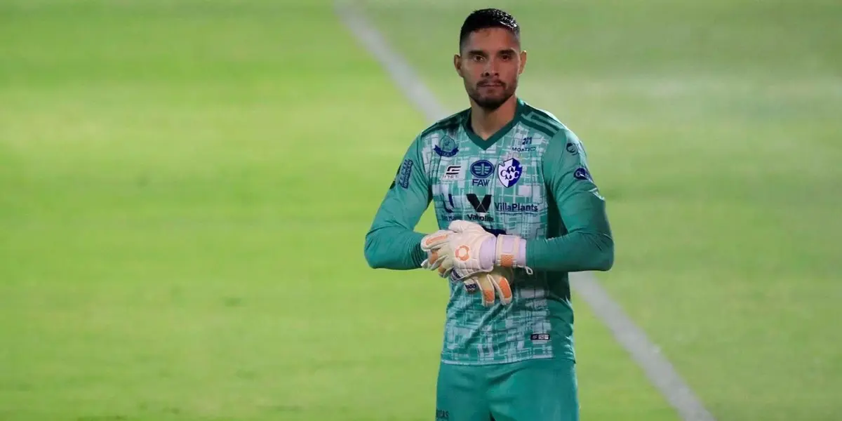 El cancerbero brumoso no aguantó el dolor y tuvo que pedir el cambio tras la lesión en la mano