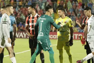 El cancerbero de los manudos tuvo un encontronazo con el central del Herediano.