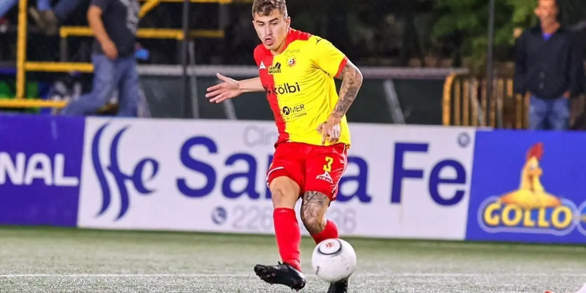 El central de Herediano se fue expulsado con el partido casi que terminado.