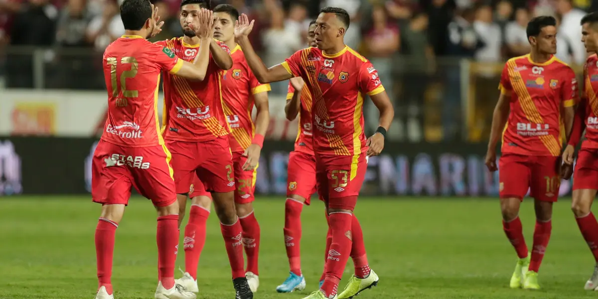 El defensor del Municipal Liberia celebró su partido 100 con un golazo digno de nunca olvidar