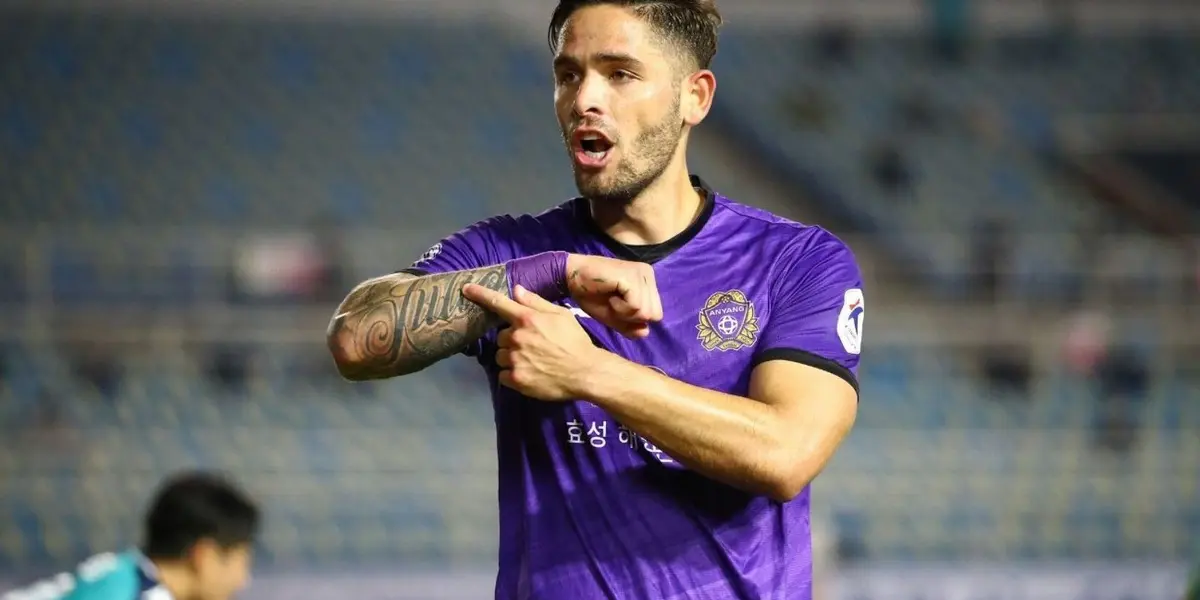 El delantero nacional vive un momento crítico con su nuevo club