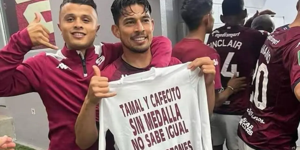 El delantero se acordó de todos sus rivales en la celebración del título morado, con camisetas que reflejaban frases célebres de los campeonatos