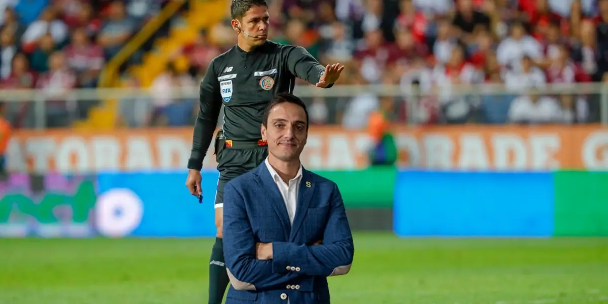 El director deportivo de los morados la emprendió contra Hugo Cruz tras la victoria ante Herediano.