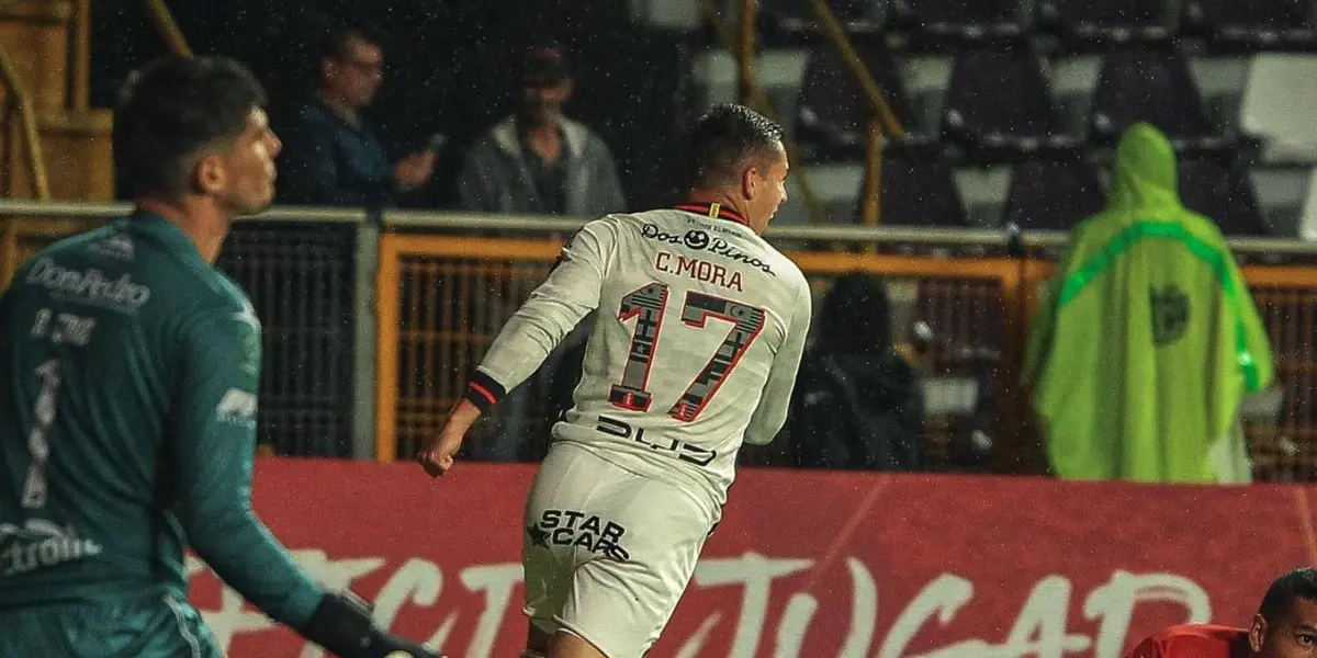 El equipo de Andrés Carevic ya lo gana ante Herediano gracias a un gol de Carlos Mora.