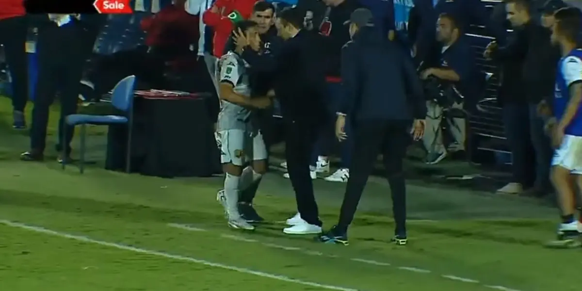 El extremo brasileño ingresó de variante y minutos después salió de cambio