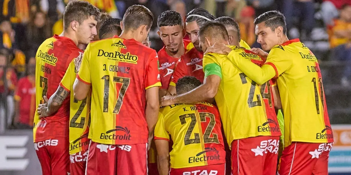 El extremo florense es uno de los que estaría saliendo del equipo