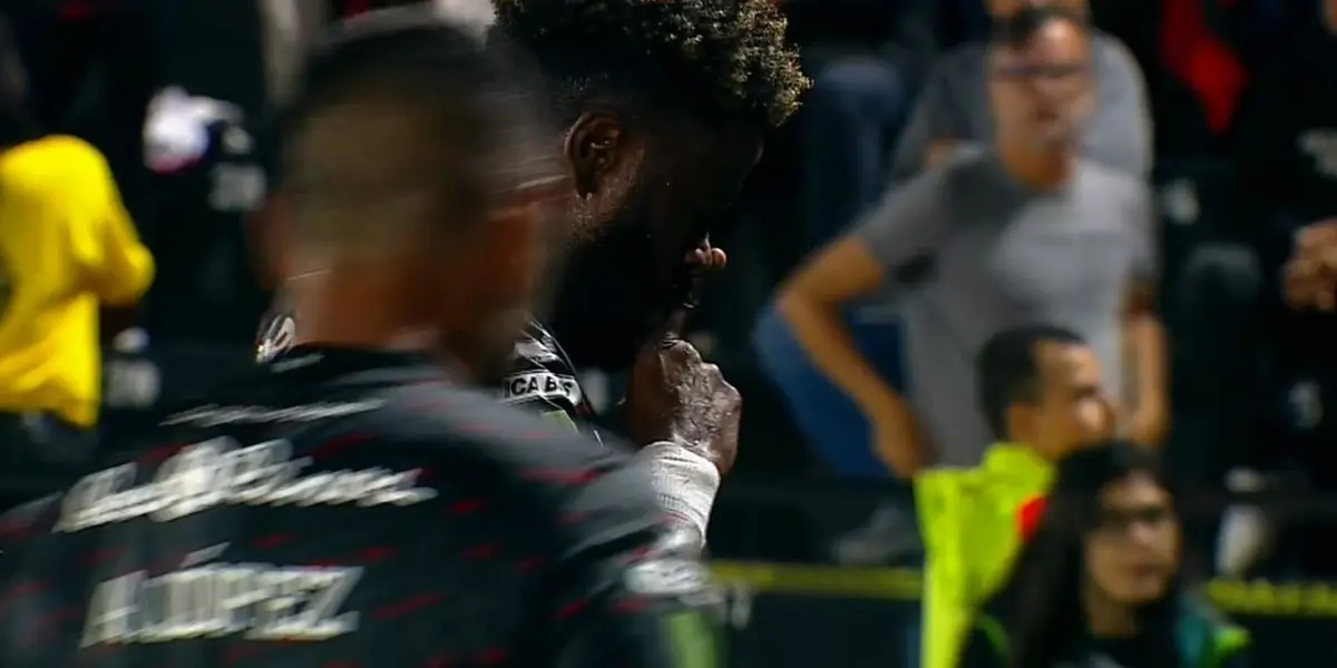 El extremo panameño dejó un particular gesto ante San Carlos.