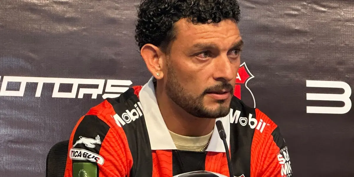 El hoy volante de Alajuelense explica las razones para seguir activo a los 39 años de edad.