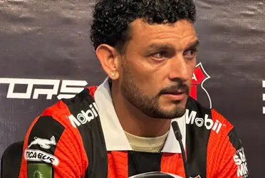 El hoy volante de Alajuelense explica las razones para seguir activo a los 39 años de edad.