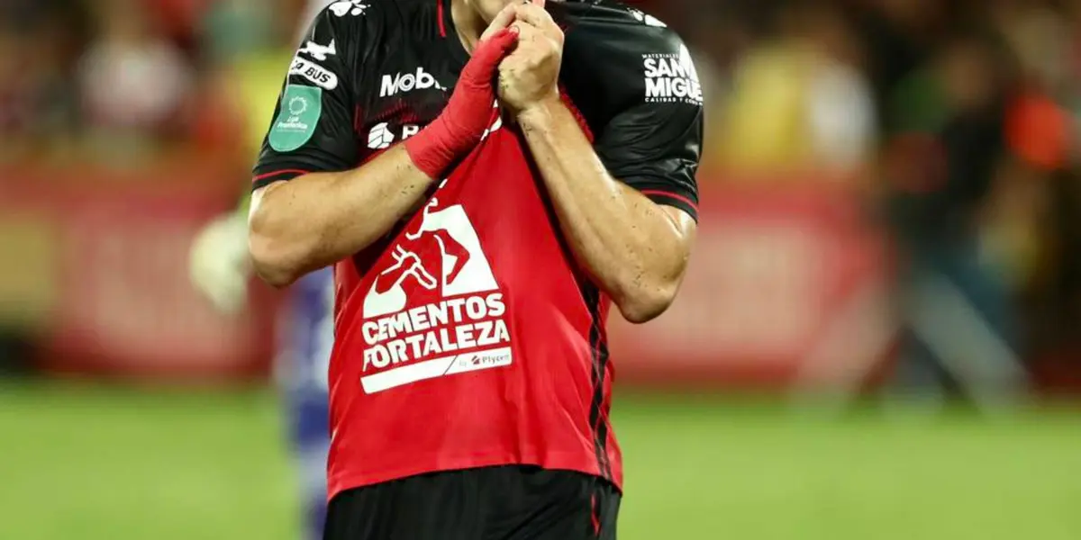 El joven delantero manudo desafía las probabilidades y promete una remontada épica ante el Herediano.