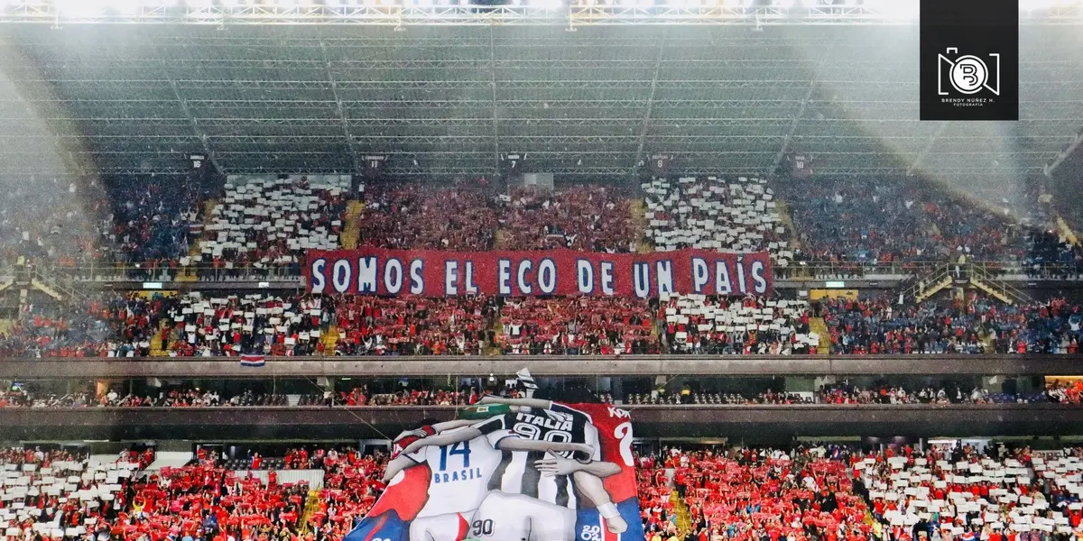El mosaico y tifo que alegraron a todos los ticos previo al encuentro.