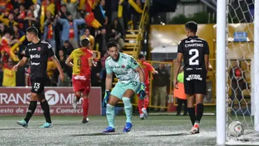 El partido se juega a las 6:00 p.m. y estas son las alineaciones