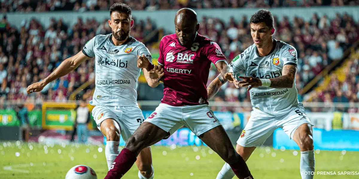 El Team envió a un equipo muy joven a cancha, mientras que los morados a sus mejores hombres para disputar el Clásico del buen fútbol