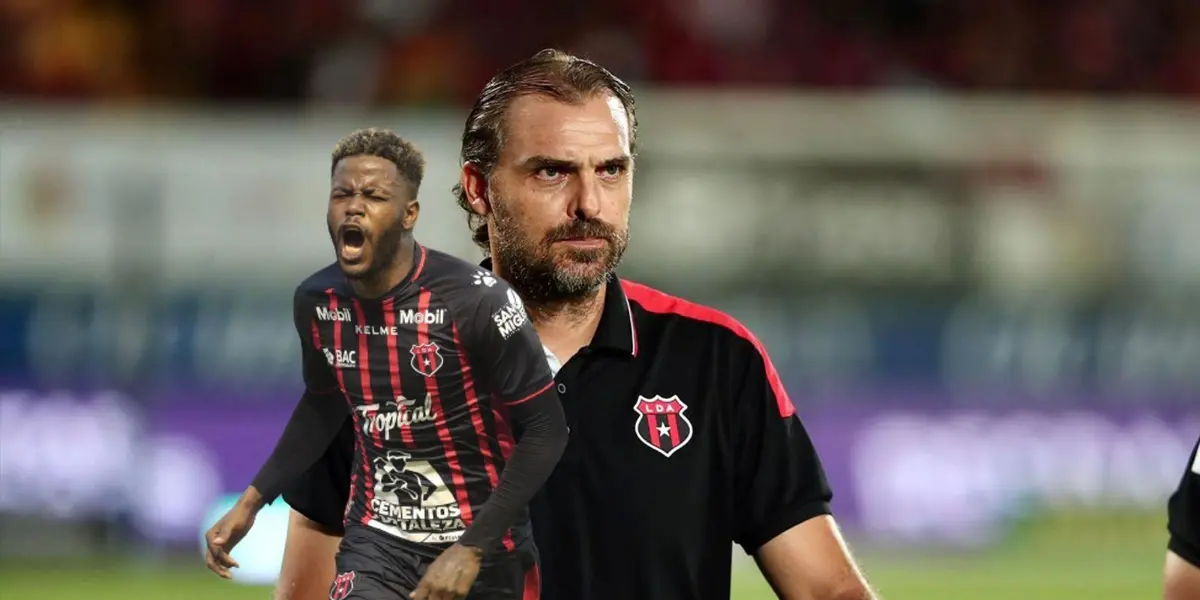 El técnico de Alajuelense se refirió a la polémica de la afición con Freddy Góndola.