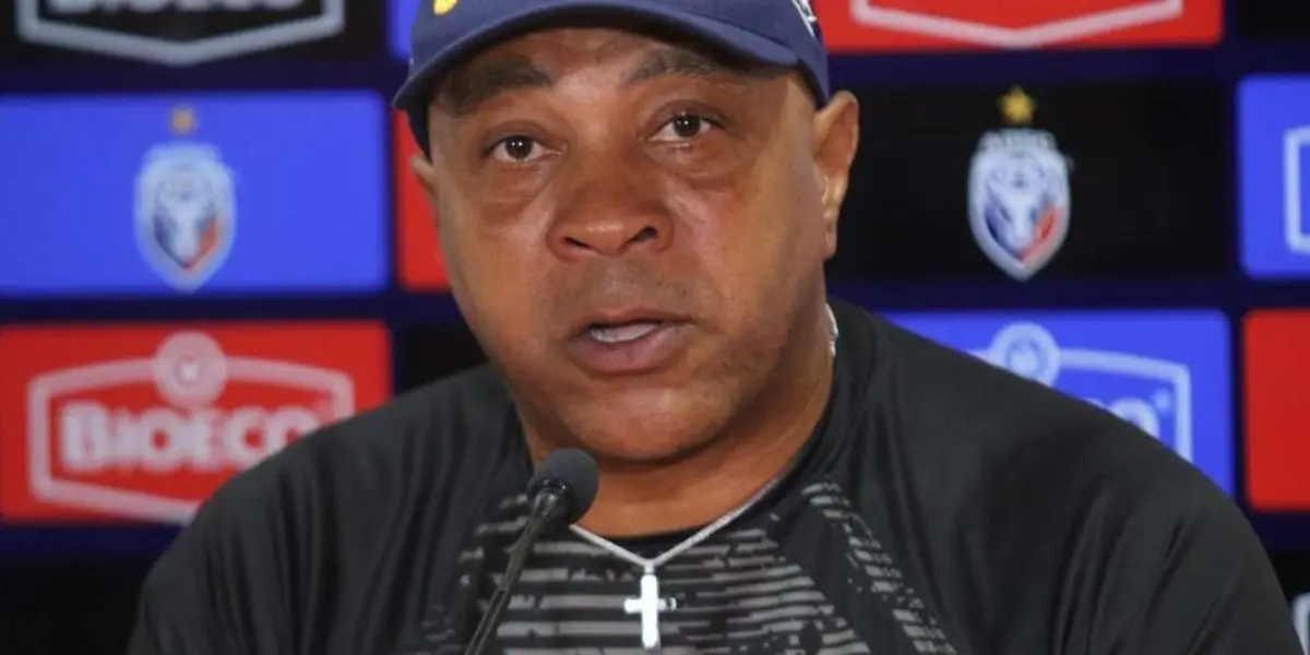 El técnico del Cartaginés no aguantó más y perdió la paciencia con el silbatero nacional.