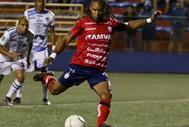 El villano favorito de los morados no podía faltar a su cita con el gol.