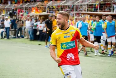 El volante florense regresó al país tras su paso por Asia.