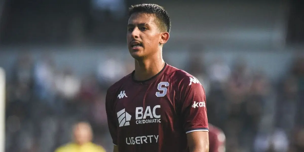 El volante número 11 del cuadro morado salió más que enojado cuando salió de variante ante Cartaginés