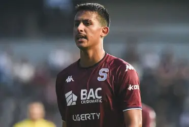 El volante número 11 del cuadro morado salió más que enojado cuando salió de variante ante Cartaginés