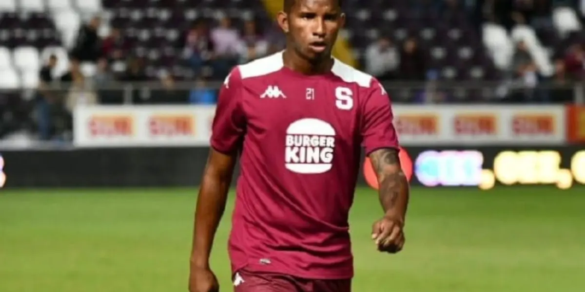 El zaguero central de Panamá acabó jugando como volante recuperador ante la Liga.